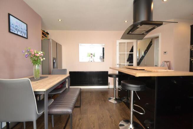 3 bed Semi-Detached for sale Image 8