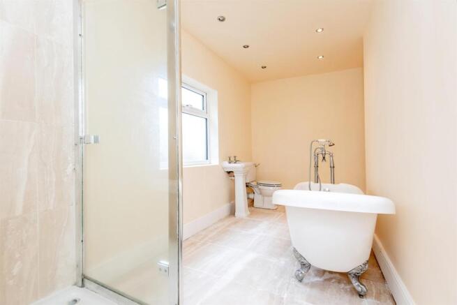 Family Bathroom: