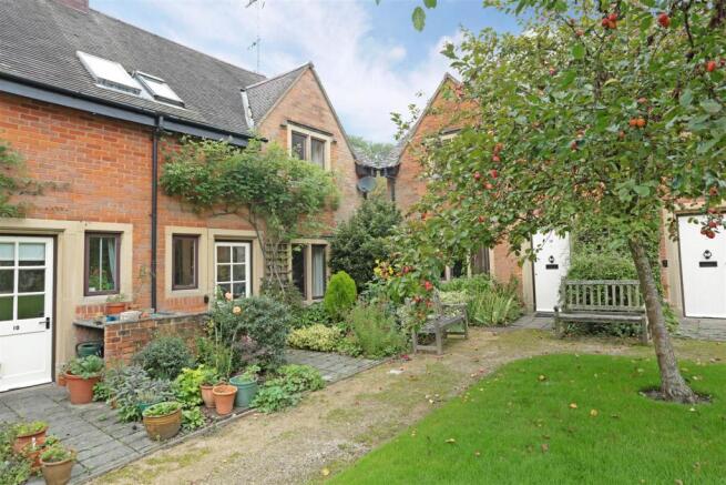 11 Manor Court fpz17