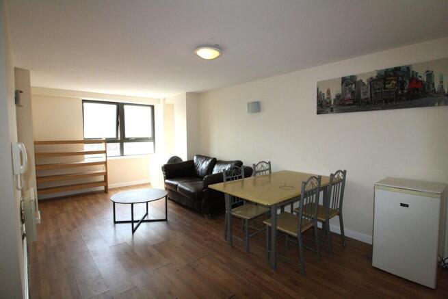 2 bed Apartment to rent Image 4