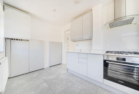 Calder Gardens, Edgware, HA8