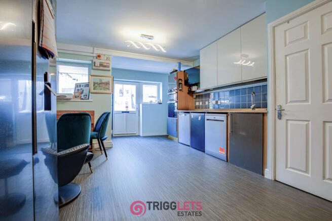 4 bed Detached for sale Image 5