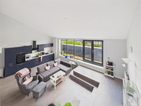 OPEN PLAN LIVING AREA