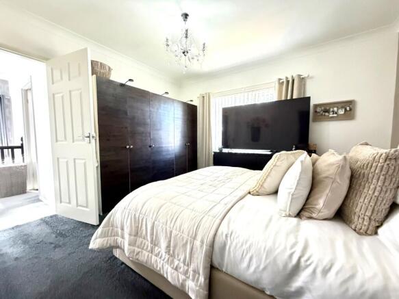 3 bed Semi-Detached for sale Image 10