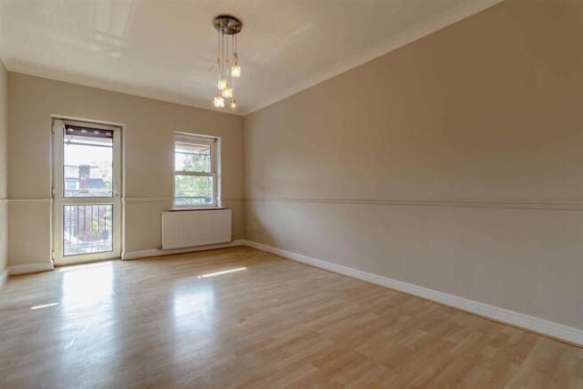 2 bed Apartment for sale Image 4