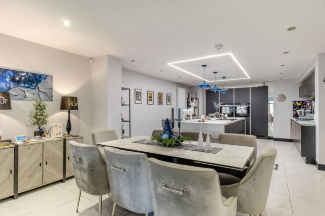 4 bed Detached for sale Image 12