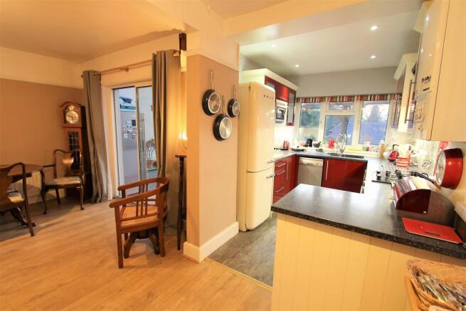 Kitchen/Dining Area