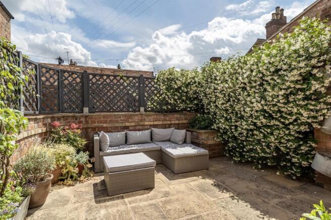 4 bed Town House for sale Image 5