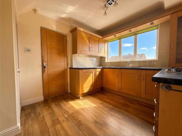 4 bed Semi-Detached for sale Image 4
