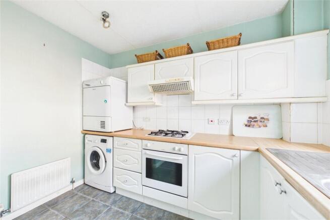 Denly Way, Lightwater, Surrey, GU18 photo 4