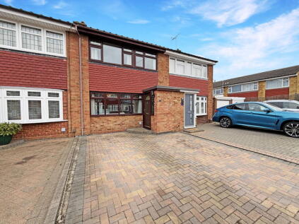 Woodmanhurst Road, Corringham SS17 7RX