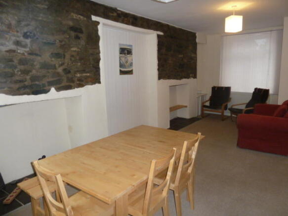 Full Picture of Livingroom