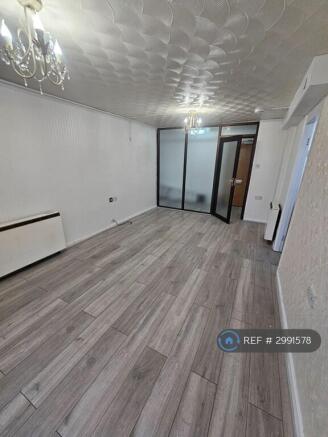 2 bed Flat to rent Image 4