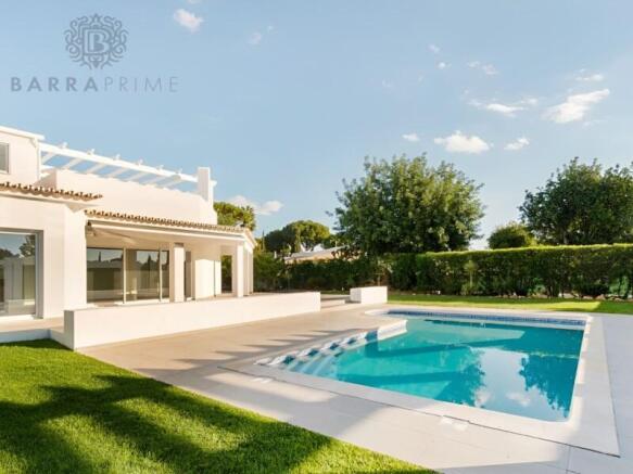 Essence Villa - 4-Bedroom Villa with Private Pool in Vilamoura (Fully Renovated in 2025)