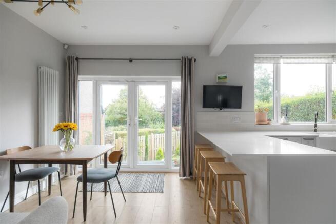 3 bed Semi-Detached for sale Image 6