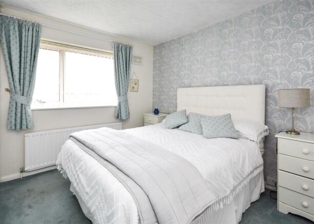 12 Oakfield Road - Bedroom 2 (2).jpg