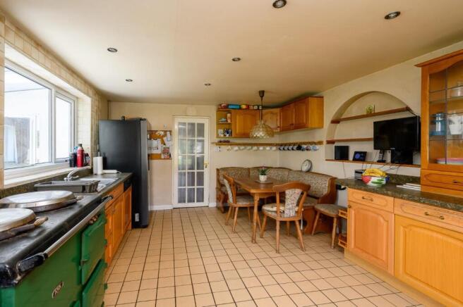 5 bed House for sale Image 5