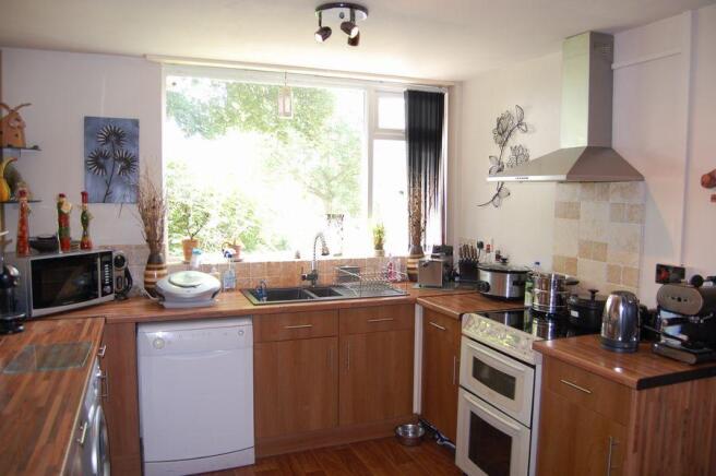 KITCHEN/DINING ROOM