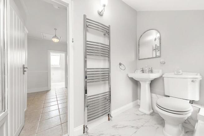 Bathroom (2).jpg