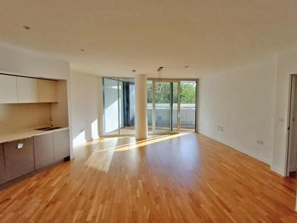 Colonial Drive, London photo 2