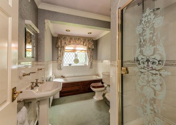 52 Station Road-bathroom.jpg