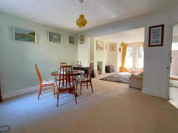 Lounge/Dining Room