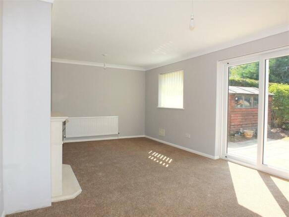 Living Rroom a.jpg