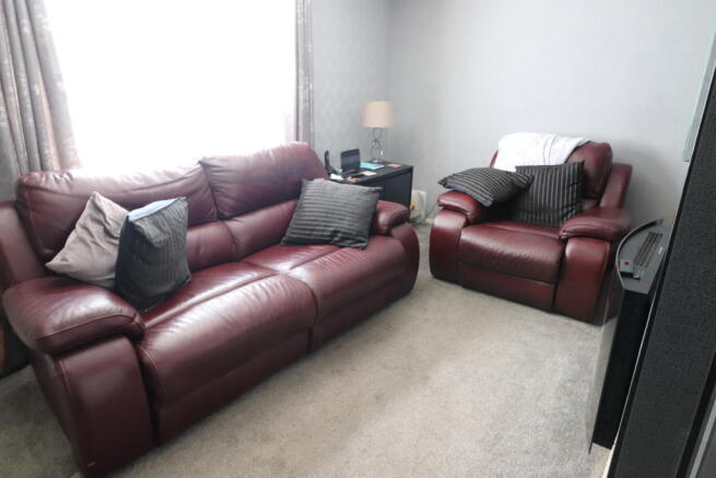 Lounge 1.JPG