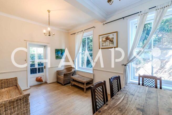 3 bed flat to rent Alexandra Mansions, London W12