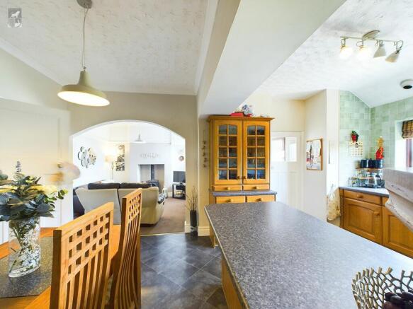 Open plan kitchen / dining / snug