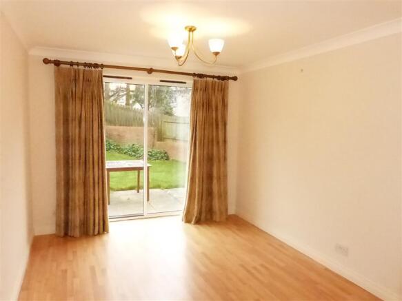 4 bed Detached to rent Image 4