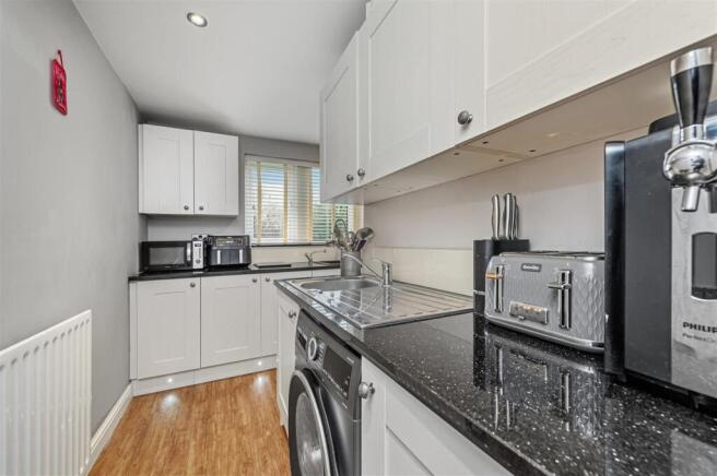 5 bed Detached for sale Image 12
