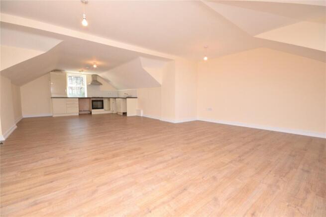 2 bed Apartment to rent Image 4