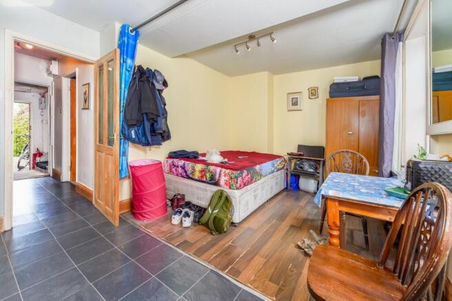 3 bed Flat for sale Image 7