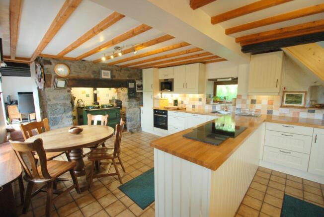 Kitchen / Dining Roo