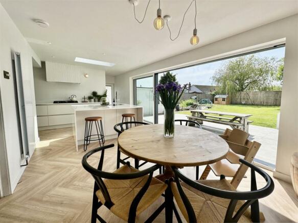 Dining_Area.jpg