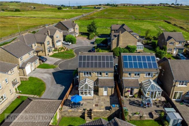 4 bed Detached for sale in bradford