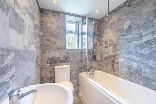 2 bed Flat for sale Image 7