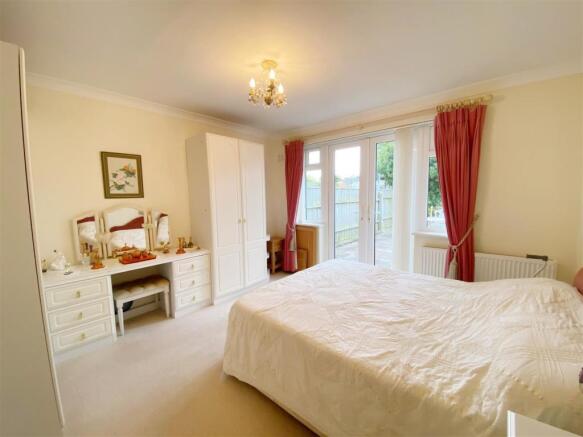 Bedroom 1 pic 1.jpg