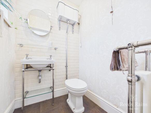 5 bed Semi-Detached for sale Image 8