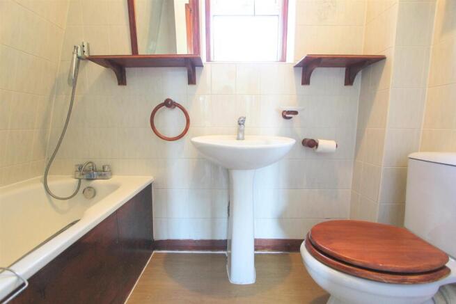 BED 3 ENSUITE.jpg