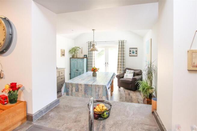 FAMILY ROOM / DINING ROOM