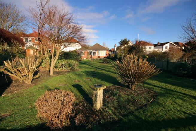 3 bed Detached Bungalow to rent Image 10
