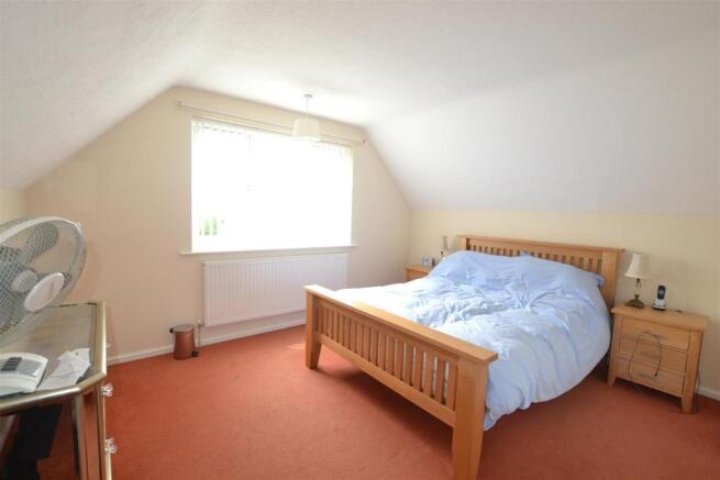 6 Long Meadow - Bed 1.JPG