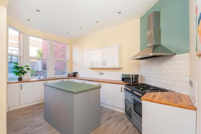 2S7J0LBR - Kitchen C.jpg