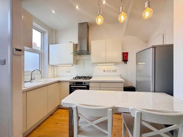 e0327a5d--40F0-A7...