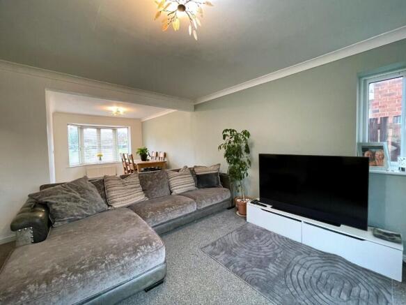 5 bed Detached for sale Image 4