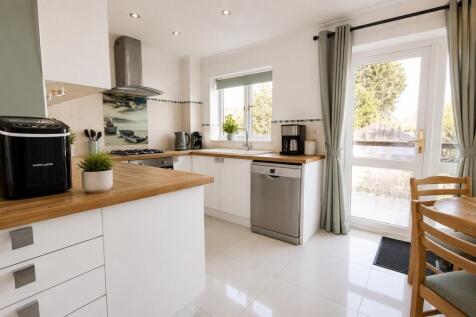 Sholing! No Forward Chain! Versatile Accommodation!