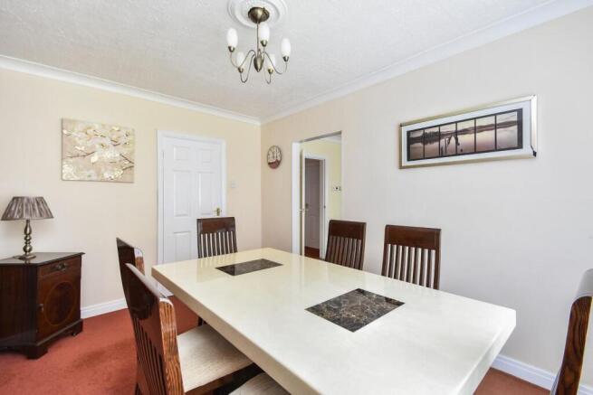 5 bed Detached for sale Image 9