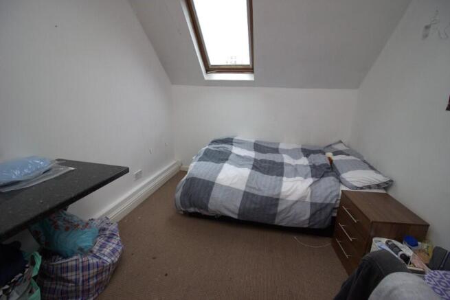 10 bed Detached to rent Image 5